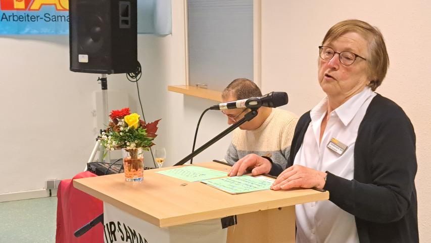 ASB-Urgestein Heidi Beiß bei ihrem Rückblick.
